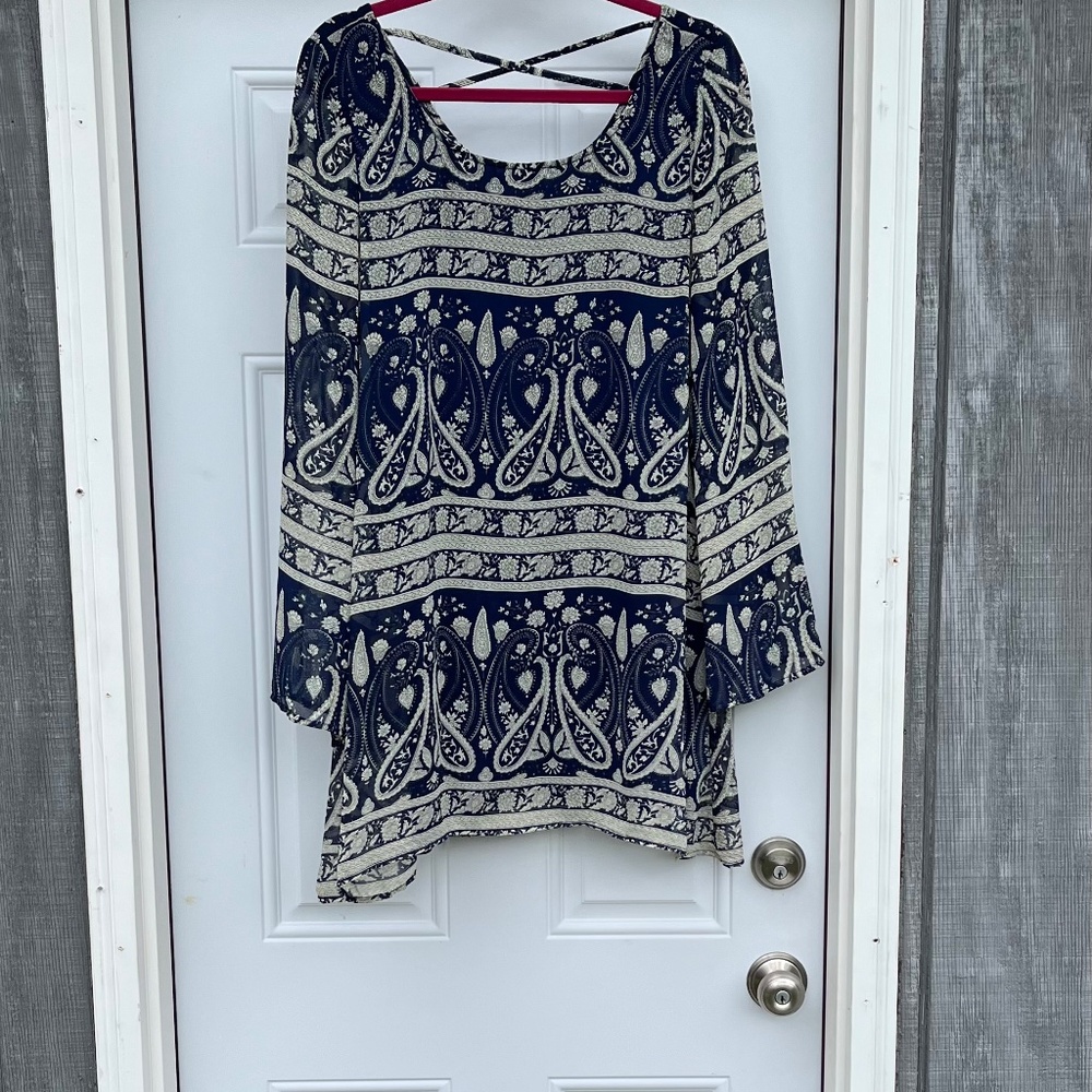 Blu Pepper Woman's Large size tunic, sheer paisley print, navy blue and cream